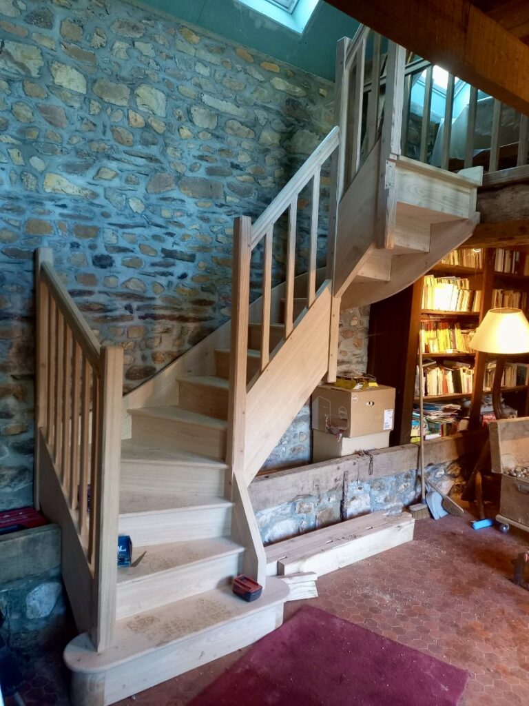 Fabrication et pose escalier en châtaignier (chantier privé)